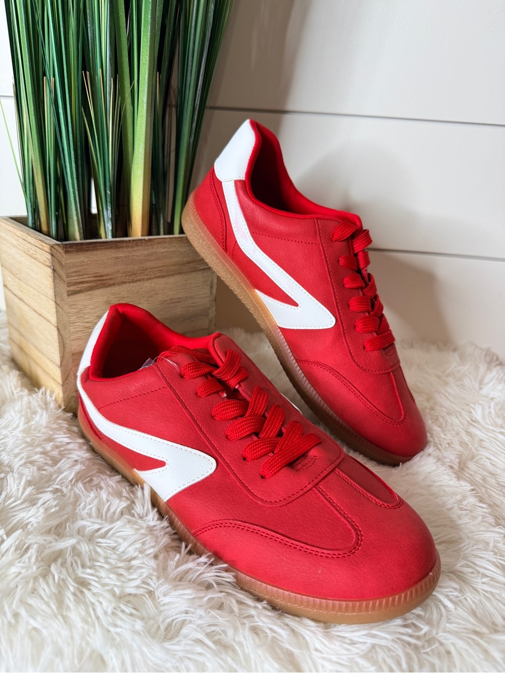 DV by Dolce Vita Quantum Faux Leather Retro Lace Up T-Toe Sneakers Red Size 9 - Picture 2 of 10